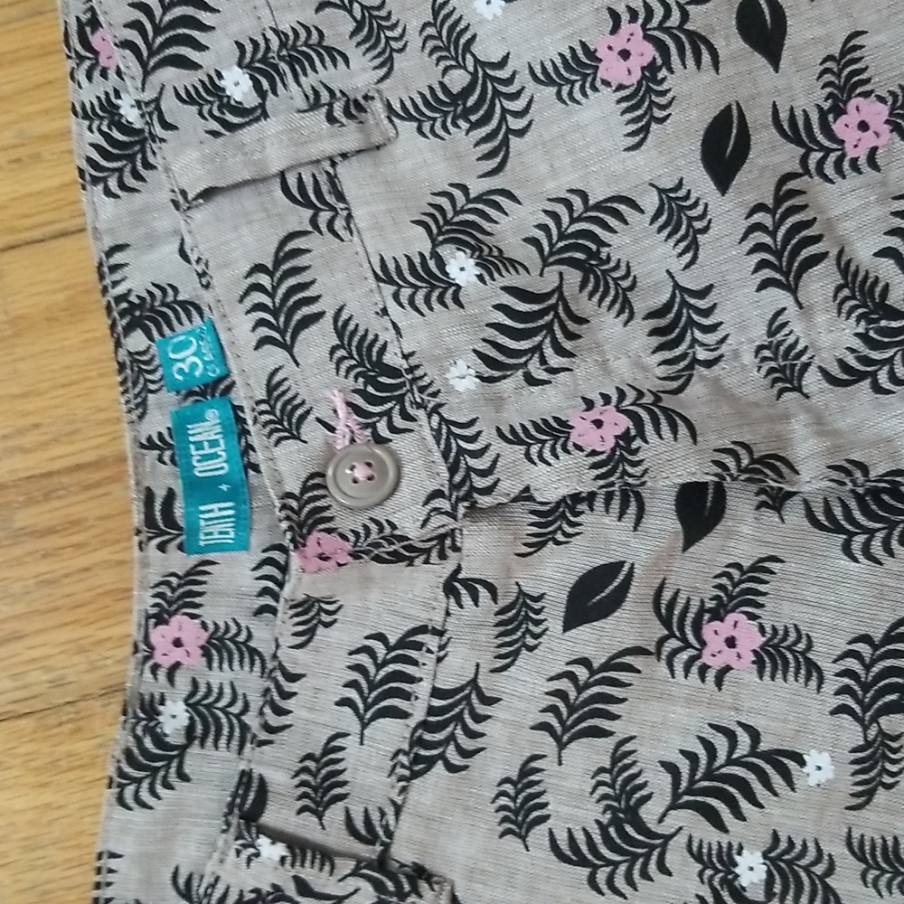 NWOT Men's shorts - size 30 - Picture 2 of 4